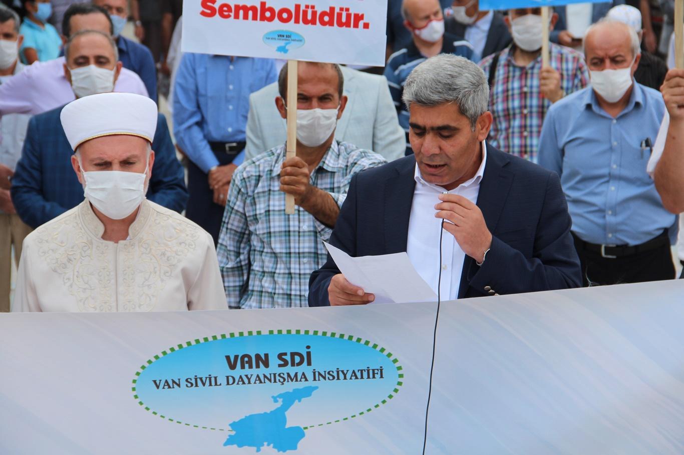 Van SDİ: “Ayasofya Camisi’nin yeniden ibadette açılması memnuniyet vericidir”